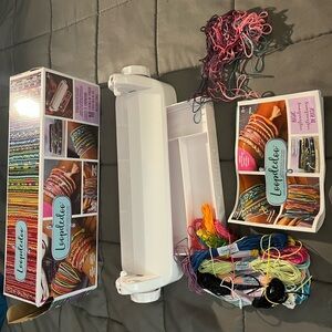 Bracelet Maker with Multicolor Threads